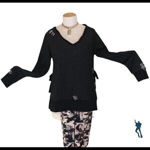 Very fine baby lock/terry cloth long sleeve with distressing crew neck. GREY,